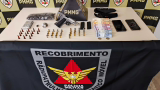 PM prende dois suspeitos por tráfico e apreende pistola e drogas em João Monlevade