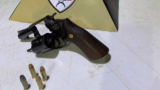 Homem é preso com revólver calibre .38 após denúncia em comércio de Ipaba