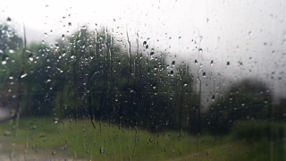 Inmet emite alertas de tempestade e chuva intensa, mas semana deve seguir com calor no Brasil