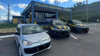 PRF recupera VW Up roubado e prende homem após fuga na BR-381, em MG