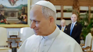 Papa Leão XIV rebate críticas de Trump após apelos por paz no Oriente Médio