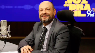 Lula exonera presidente do INSS e nomeia servidora de carreira para comandar o órgão