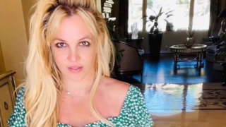 Britney Spears é internada em clínica de reabilitação por abuso de substâncias, diz site