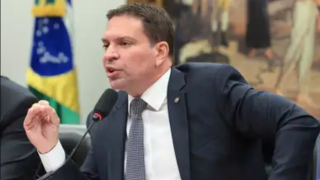 Nome de Ramagem aparece como “sob custódia” no site do ICE após prisão na Flórida