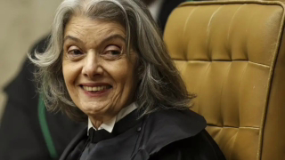 Cármen Lúcia diz não agir fora da lei e defende mais transparência do STF em meio a tensões internas