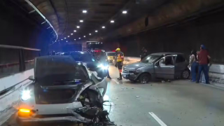 Mãe diz à polícia que dirigia Porsche em acidente no Túnel Ayrton Senna, em São Paulo