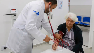 Vírus sincicial respiratório avança no Brasil e especialistas alertam para risco em idosos