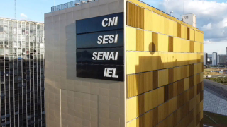 Confiança da indústria cai em abril e atinge menor nível desde junho de 2020