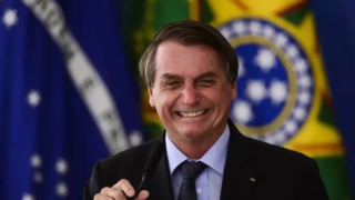 Oposição acompanha pré-estreia de documentário sobre Jair Bolsonaro em Brasília