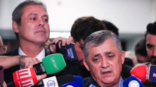 Guimarães diz ser contra socorro federal ao BRB e defende apuração “doa a quem doer”