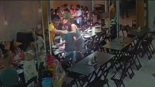 Policial rodoviário federal salva criança engasgada com pizza em Itaboraí