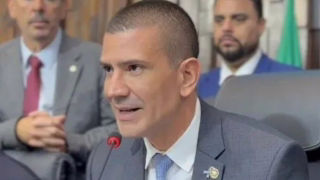 Douglas Ruas é eleito presidente da Alerj após boicote da oposição