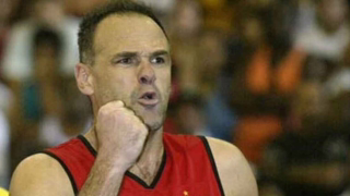 Flamengo aposenta camisa 14 do basquete em homenagem a Oscar