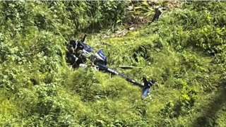 Helicóptero cai em Campina Grande durante decolagem e ocupantes são socorridos