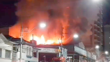 Incêndio de grandes proporções atinge supermercado no Centro de Pouso Alegre