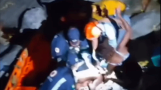 Turista cai de costeira em Ilhabela e é socorrida pelos bombeiros