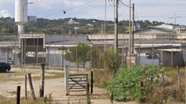 Suspeito de atirar contra policiais penais em presídio de Vespasiano é procurado