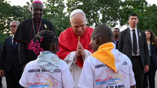 Papa Leão XIV diz que pessoas são exploradas por autoritários e enganadas pelos ricos durante visita a Angola