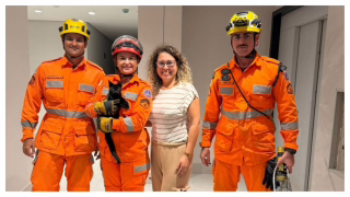 Gato cai do 10º andar e é resgatado pelos bombeiros em Conselheiro Lafaiete