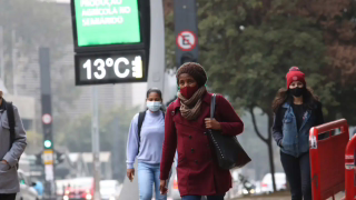 Frente fria deve derrubar temperaturas para 14 °C em Belo Horizonte nos próximos dias