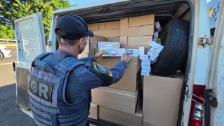 Homem é preso com 45 mil maços de cigarros contrabandeados na SP-294, em Garça