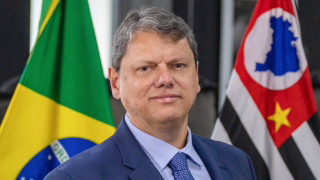 Tarcísio de Freitas recebe Grande Colar da Medalha da Inconfidência em Ouro Preto