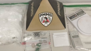 Mulher é presa por suspeita de tráfico após PM encontrar crack em roupa íntima em Governador Valadares
