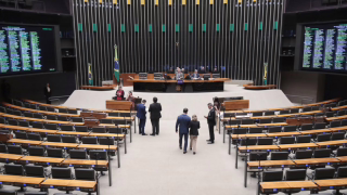 Novo em Minas revê metas para 2026 após debandada e mira apoio de Zema