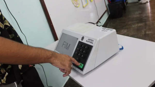 Idosos e pessoas com deficiência têm até 6 de maio para pedir seção eleitoral acessível