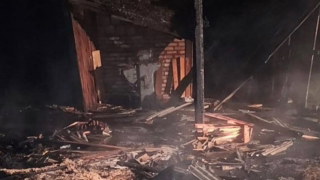 Incêndio destrói fábrica de móveis planejados em Piedade de Caratinga