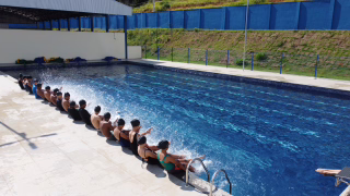 Prefeitura de Coronel Fabriciano integra aulas de natação à grade curricular em escola municipal