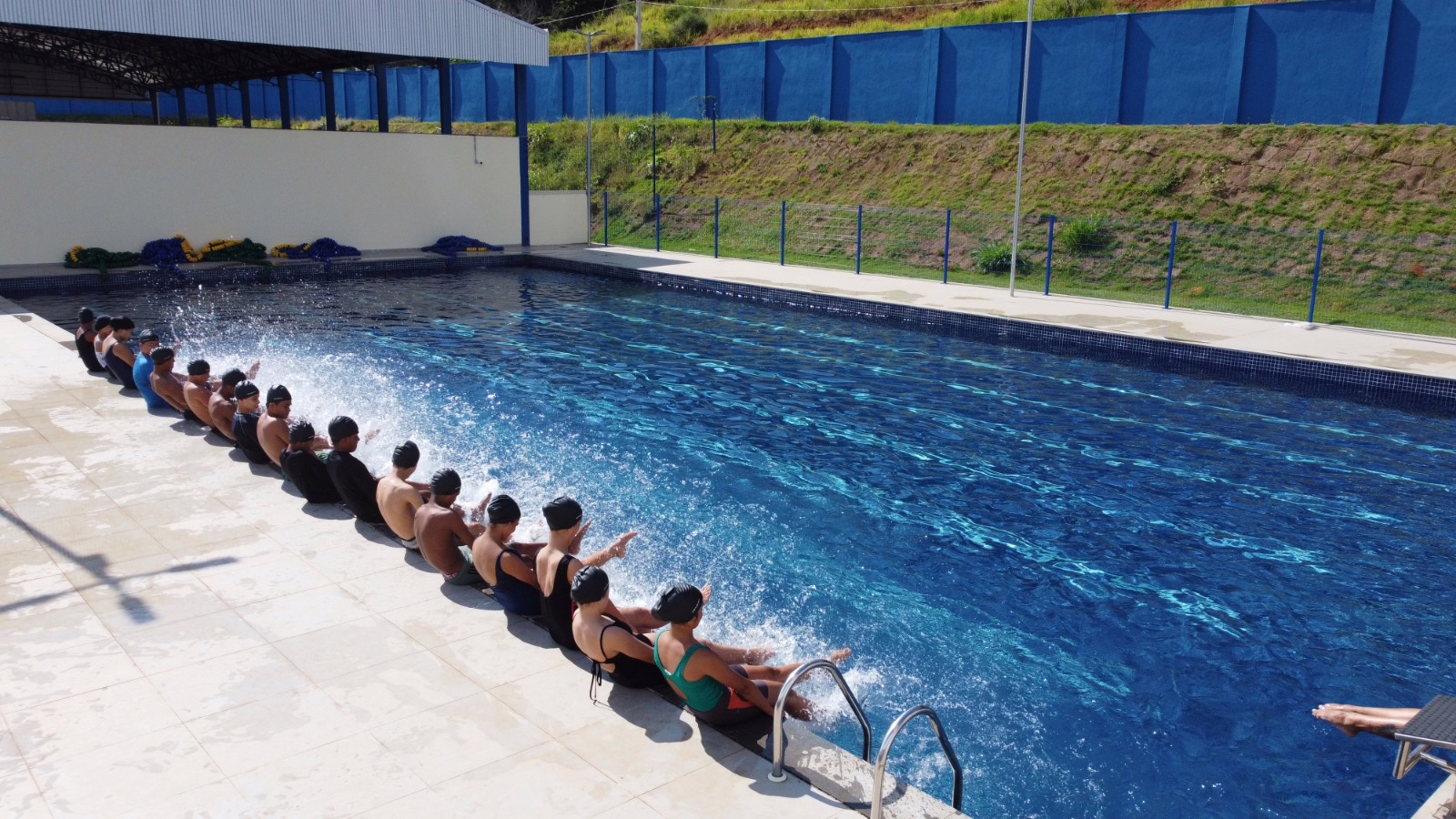 Fwd: Prefeitura de Coronel Fabriciano implanta aulas de natação na Escola do Futuro