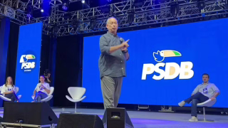 Ciro Gomes diz que decide em maio se disputa Presidência ou governo do Ceará em 2026