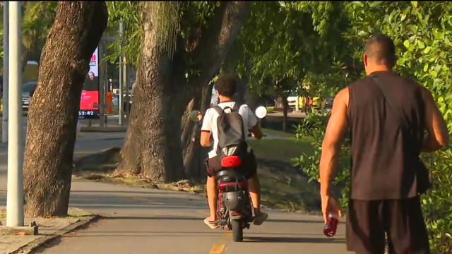 Mesmo após novas regras, flagrantes de circulação irregular de elétricos seguem no Rio