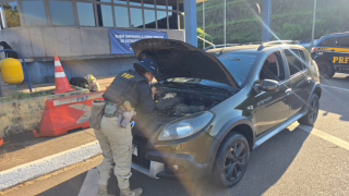 PRF recupera Sandero roubado com placas clonadas na BR-262, em MG