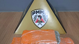 Polícia apreende duas barras de maconha em Manhuaçu