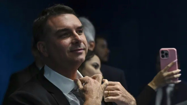 Flávio Bolsonaro vai a São Paulo e participa da Agrishow ao lado de Tarcísio