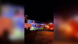 Ônibus com fiéis bate em carreta na BR-050 e deixa dois mortos perto de Uberaba