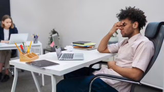 OIT estima 840 mil mortes por ano ligadas a riscos psicossociais no trabalho