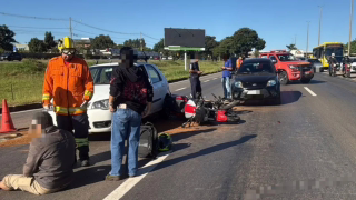 Acidente com dois carros e duas motos deixa três feridos no Park Way, no DF