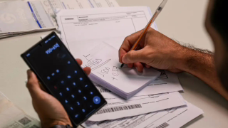 Governo central registra déficit de R$ 73,8 bilhões em março após antecipação de precatórios