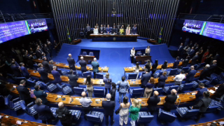 Congresso pode derrubar veto de Lula e alterar cálculo de penas do PL da dosimetria