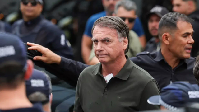 Cirurgia no ombro de Bolsonaro é concluída sem intercorrências em Brasília