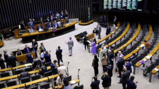 Câmara instala comissão para analisar fim da escala 6x1 e mudanças na jornada de trabalho