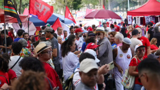Atos de 1º de Maio pedem fim da escala 6x1 em cidades do Brasil