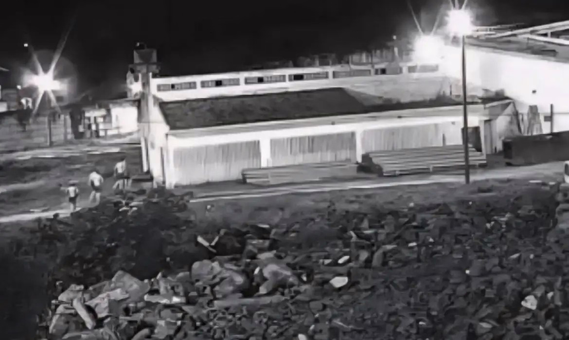 Cinco presos fugiram da penitenciária estadual de Alcaçuz no Rio Grande do Norte, na tarde deste Sábado.