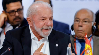 Após derrotas no Congresso, Lula testa novo mote para reeleição e mira soberania e fim da escala 6x1