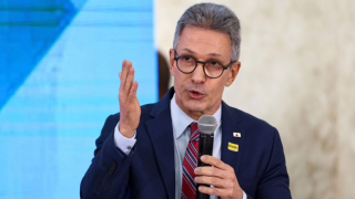 Zema atribui à esquerda ideia de que trabalho infantil prejudica crianças e diz querer mudar regra