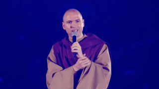 Fiéis lotam Mineirão para a 36ª edição do 'Cristo é o Show', maior festival católico do Brasil