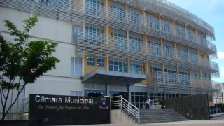 Júri popular em Ipatinga julga réu por homicídio e tentativa; caso é tratado como violência doméstica